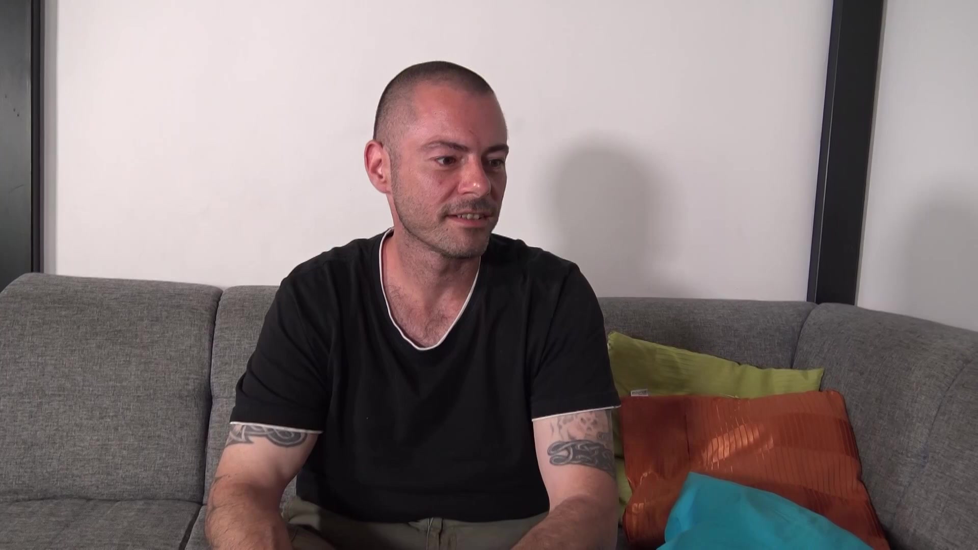 Lez Princess Nikki gets licked by babe while her voyeur BF watches